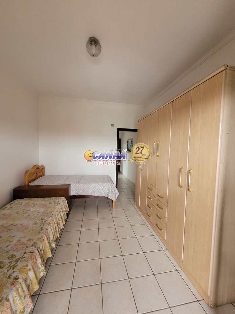 Sobrado em Mongaguá, no bairro Balneário Itaguai