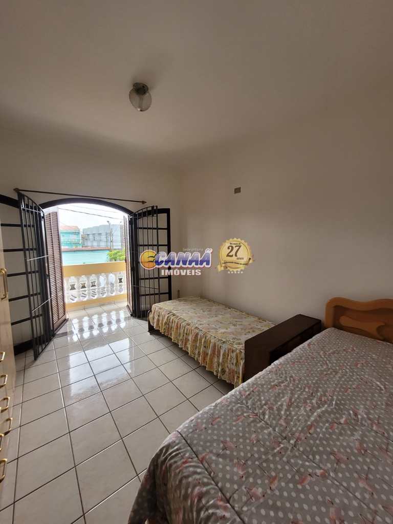 Sobrado em Mongaguá, no bairro Balneário Itaguai
