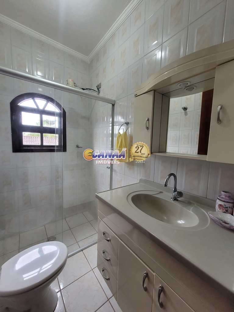 Sobrado em Mongaguá, no bairro Balneário Itaguai