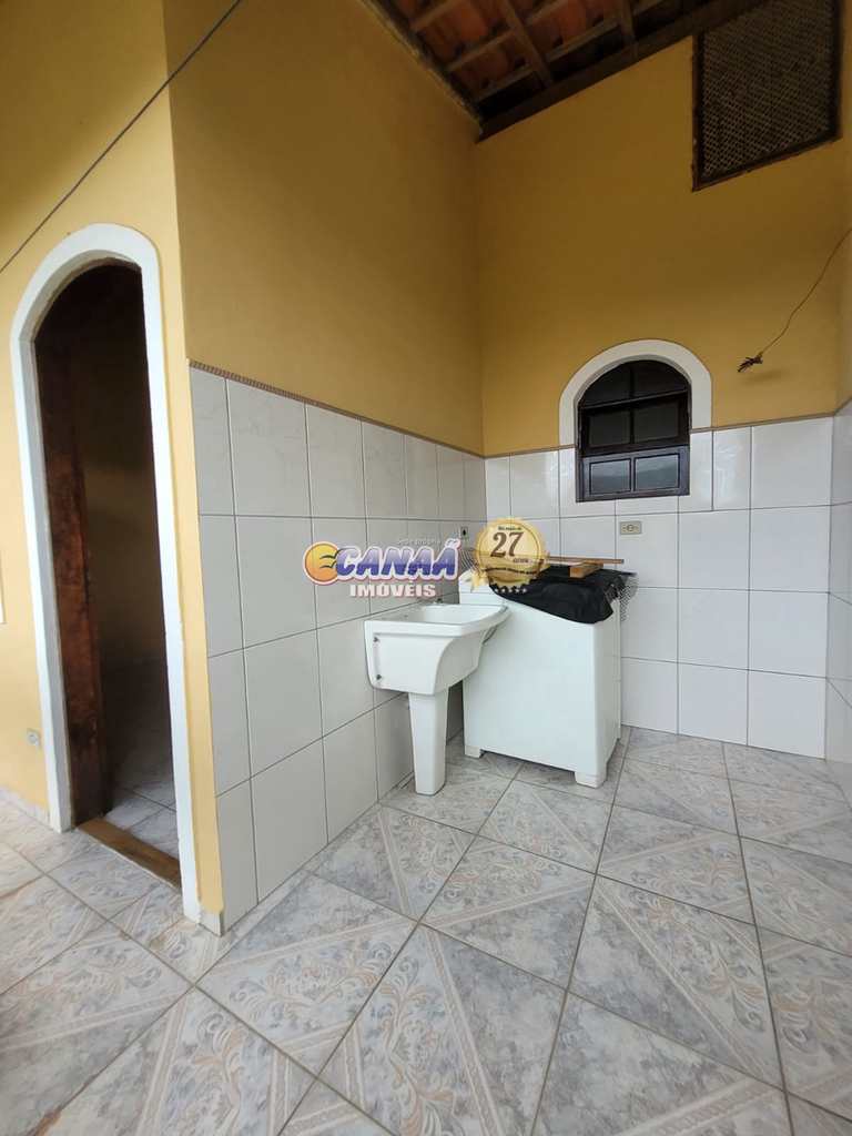 Sobrado em Mongaguá, no bairro Balneário Itaguai