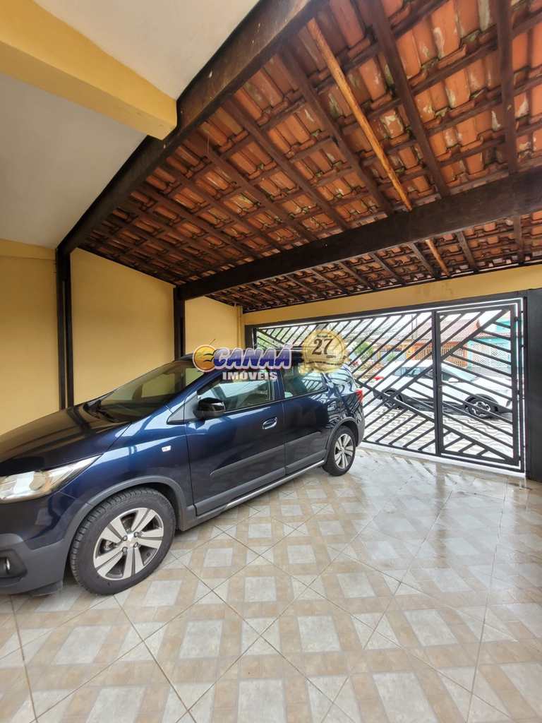 Sobrado em Mongaguá, no bairro Balneário Itaguai