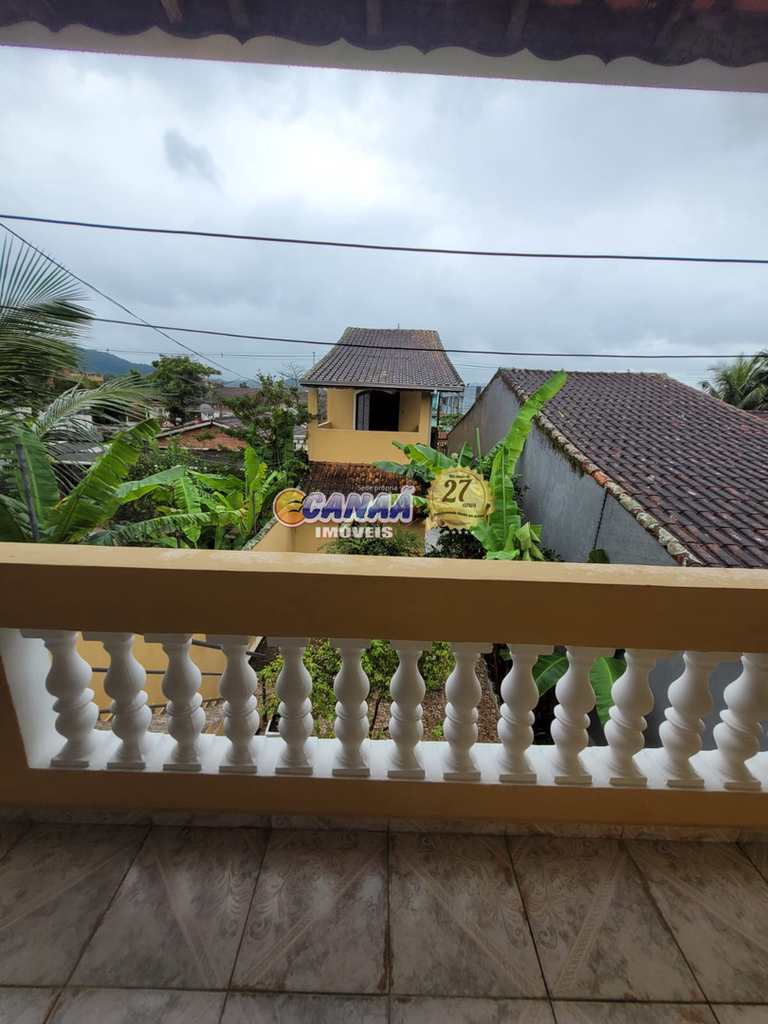 Sobrado em Mongaguá, no bairro Balneário Itaguai