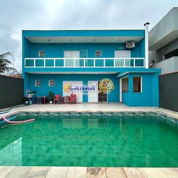 Sobrado em Mongaguá, bairro Balneário Itaguai