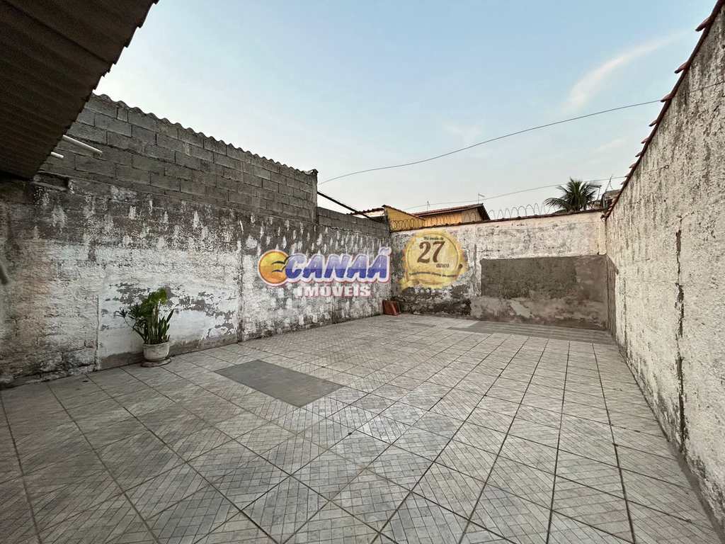 Sobrado em Mongaguá, no bairro Balneário Itaguai