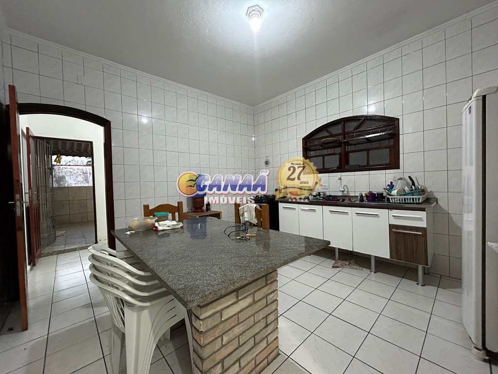 Sobrado em Mongaguá, no bairro Balneário Itaguai