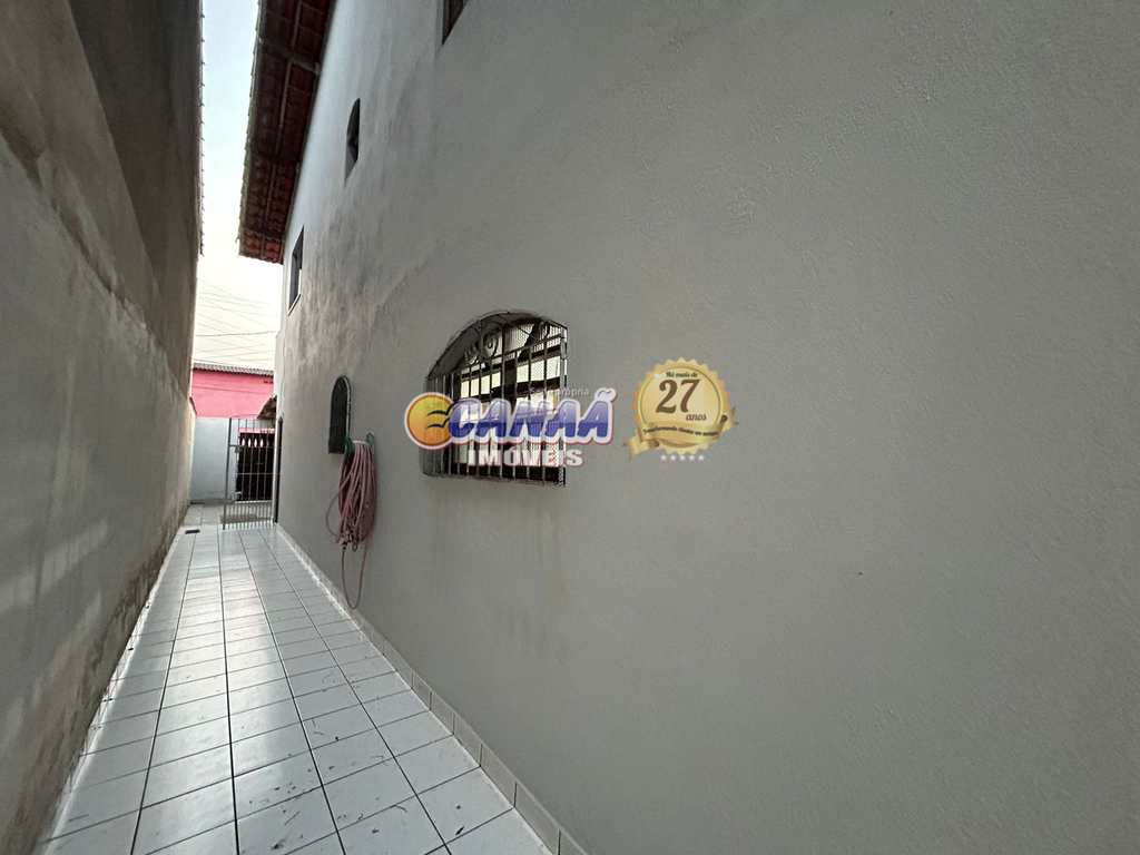 Sobrado em Mongaguá, no bairro Balneário Itaguai