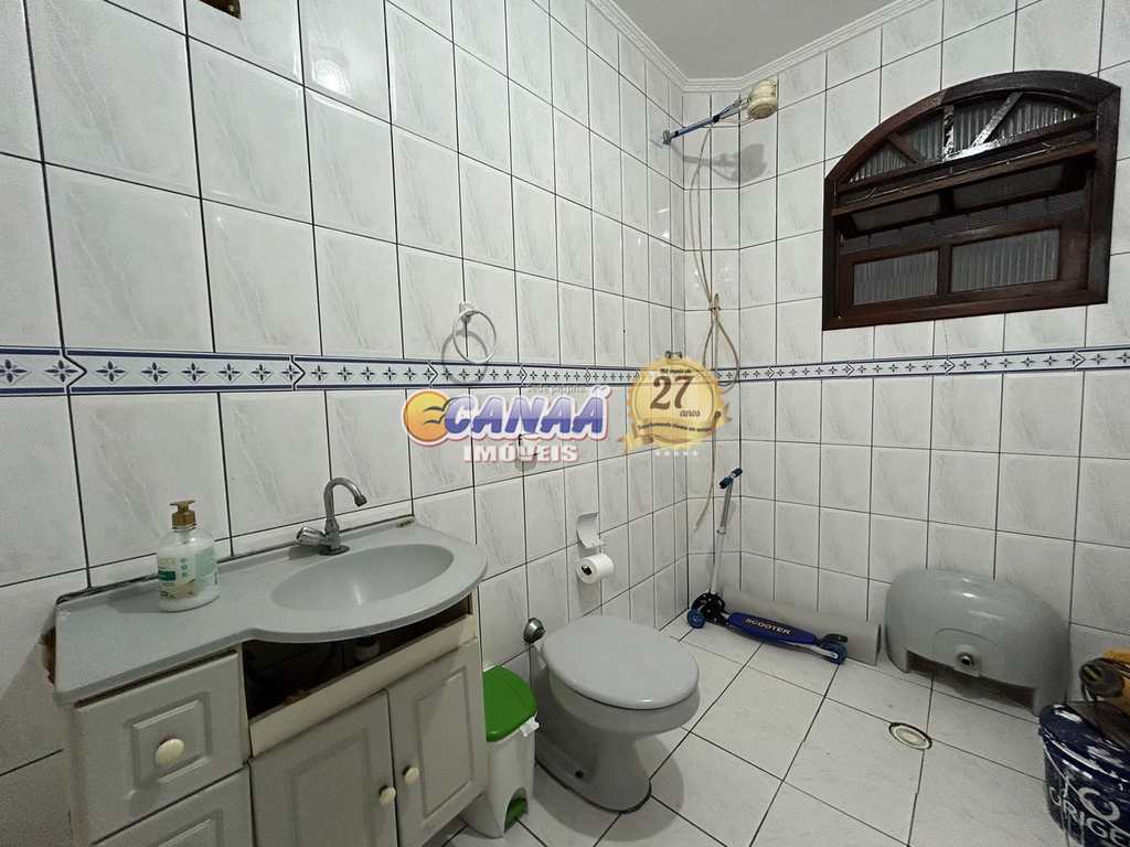 Sobrado em Mongaguá, no bairro Balneário Itaguai