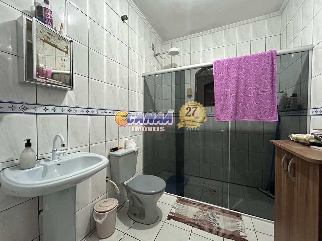 Sobrado em Mongaguá, no bairro Balneário Itaguai