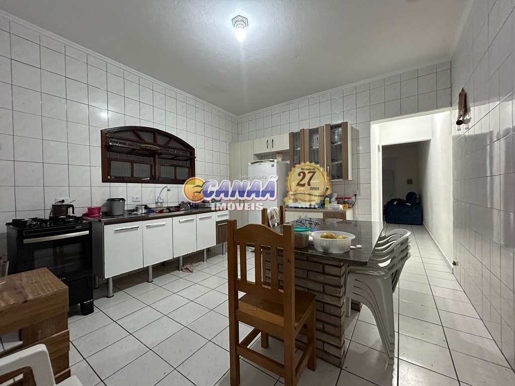 Sobrado em Mongaguá, no bairro Balneário Itaguai