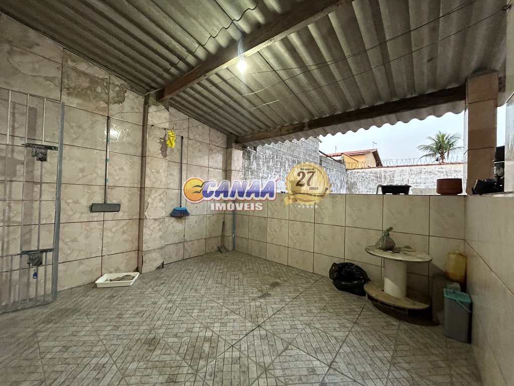 Sobrado em Mongaguá, no bairro Balneário Itaguai