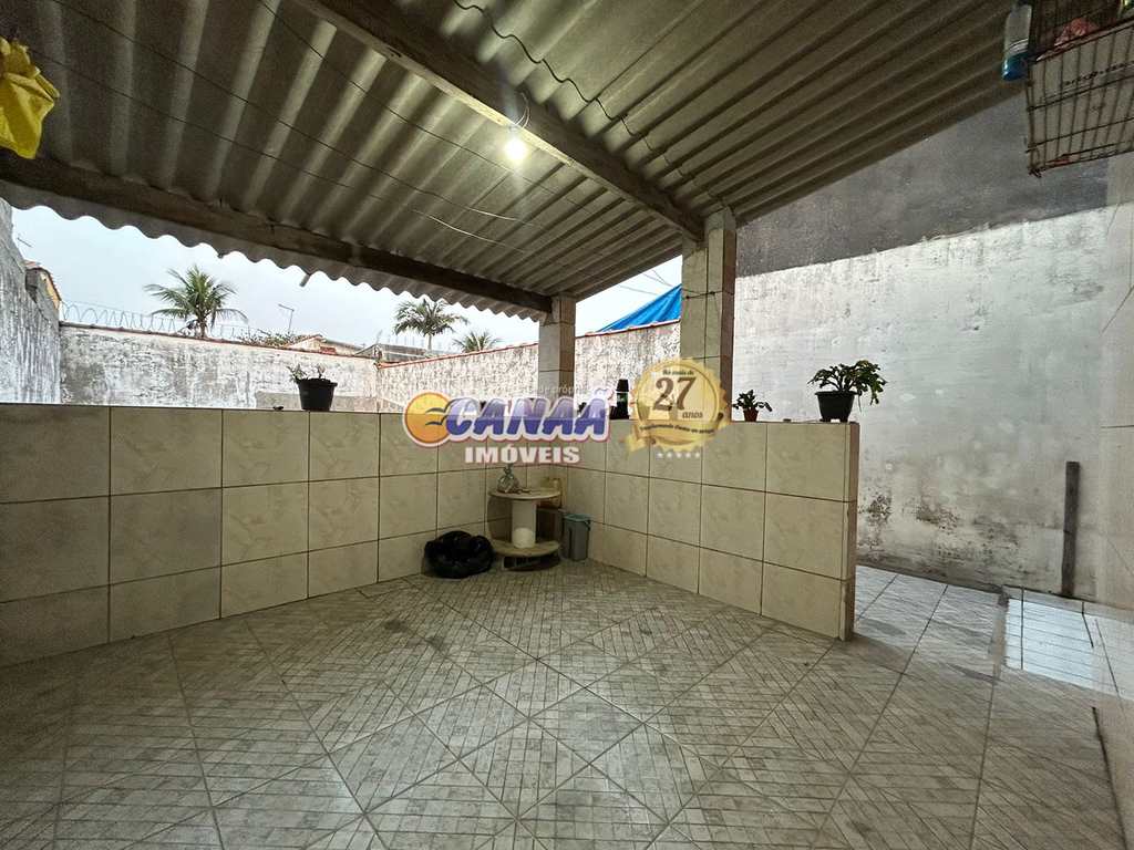 Sobrado em Mongaguá, no bairro Balneário Itaguai