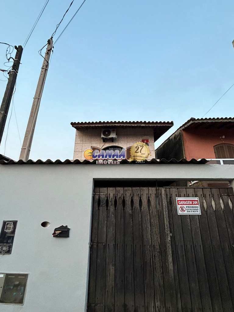 Sobrado em Mongaguá, no bairro Balneário Itaguai