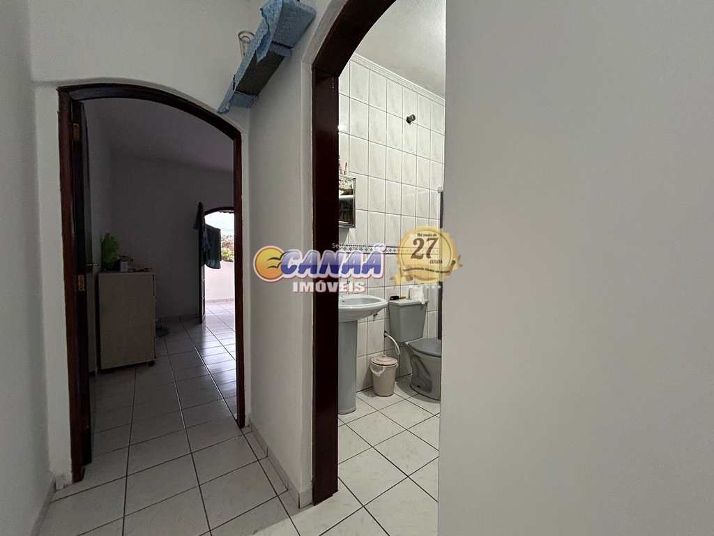 Sobrado em Mongaguá, no bairro Balneário Itaguai