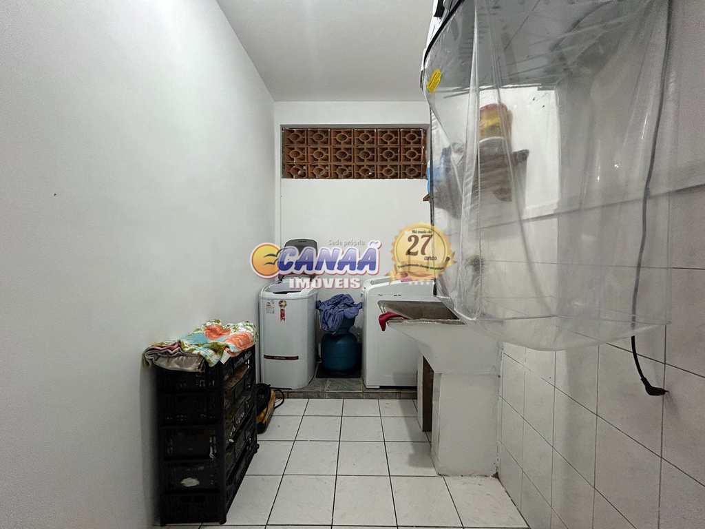 Sobrado em Mongaguá, no bairro Balneário Itaguai