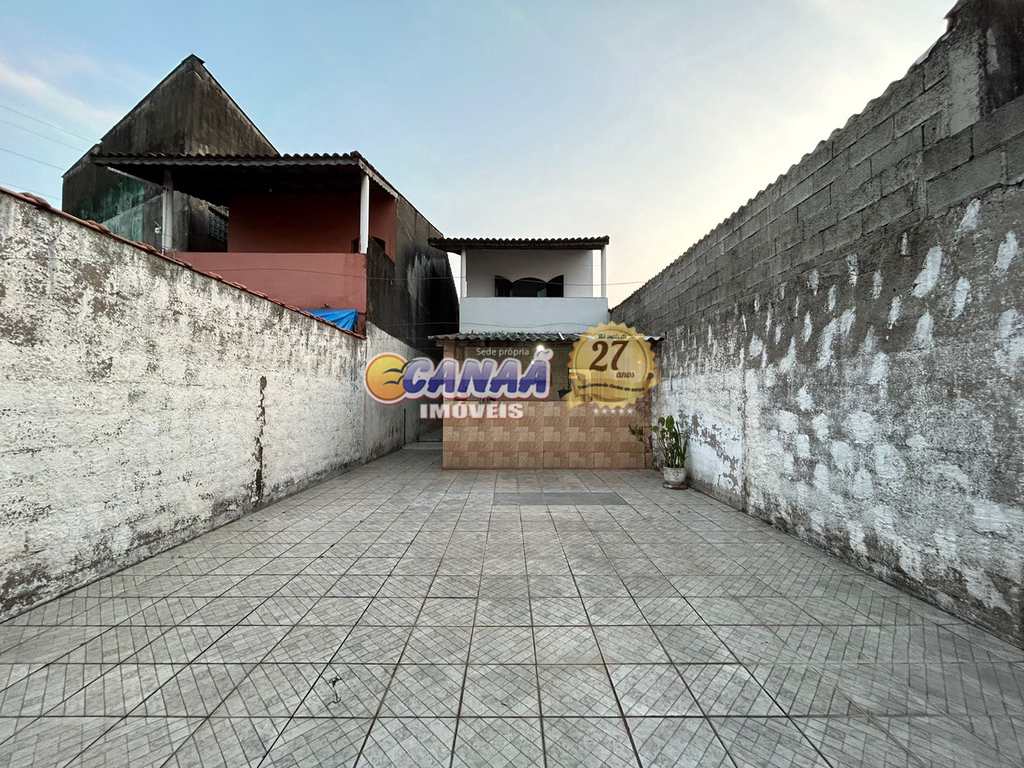 Sobrado em Mongaguá, no bairro Balneário Itaguai
