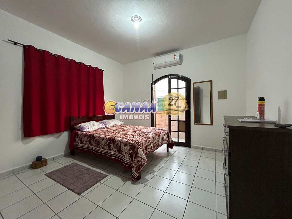 Sobrado em Mongaguá, no bairro Balneário Itaguai