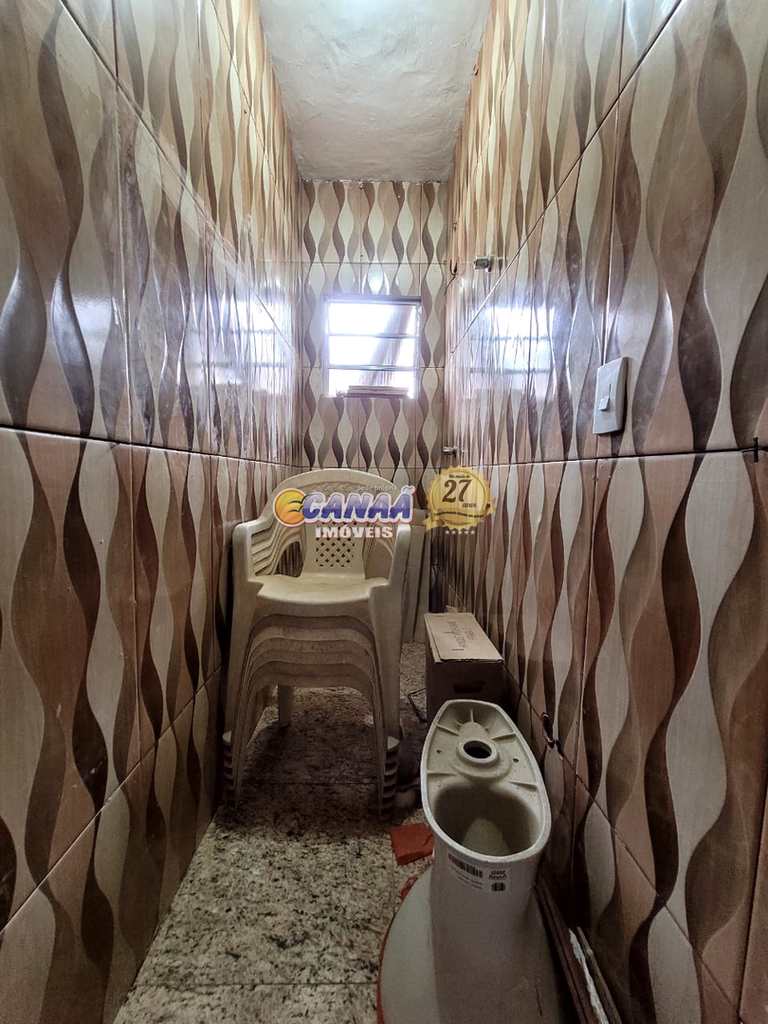 Sobrado em Mongaguá, no bairro Balneário Itaguai