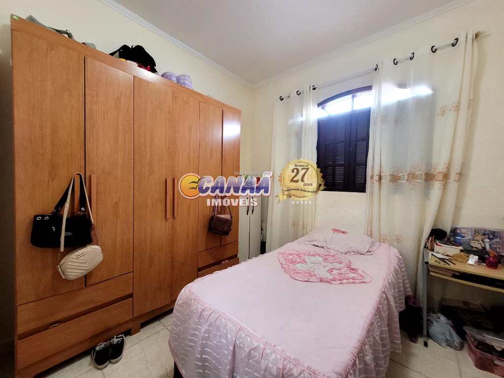 Sobrado em Mongaguá, no bairro Balneário Itaguai
