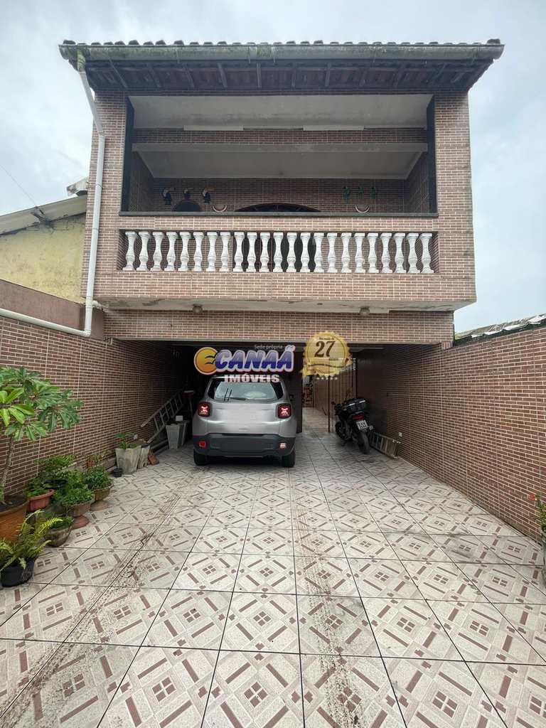 Sobrado em Mongaguá, no bairro Balneário Itaguai