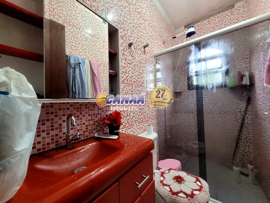 Sobrado em Mongaguá, no bairro Balneário Itaguai