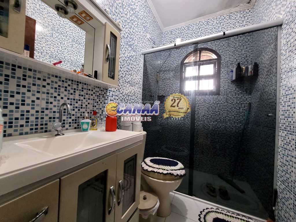 Sobrado em Mongaguá, no bairro Balneário Itaguai