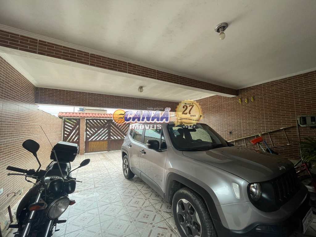 Sobrado em Mongaguá, no bairro Balneário Itaguai