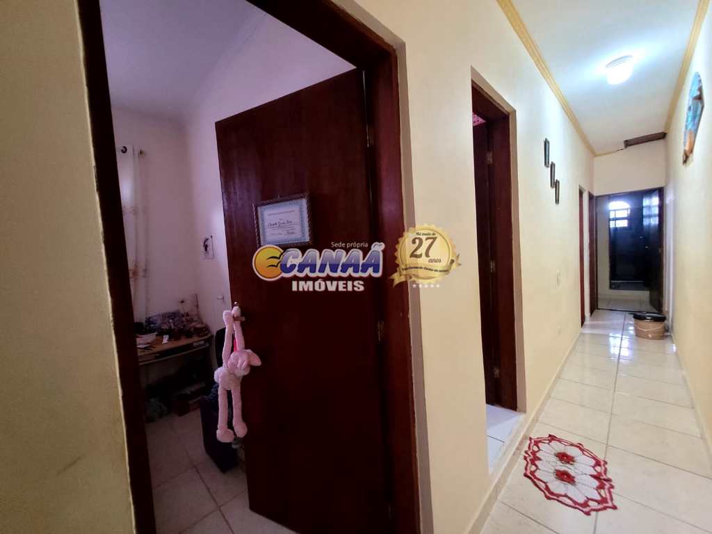 Sobrado em Mongaguá, no bairro Balneário Itaguai