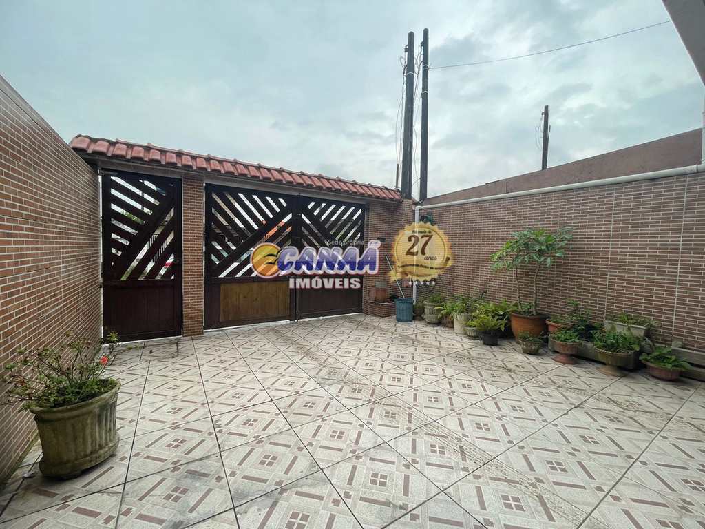 Sobrado em Mongaguá, no bairro Balneário Itaguai