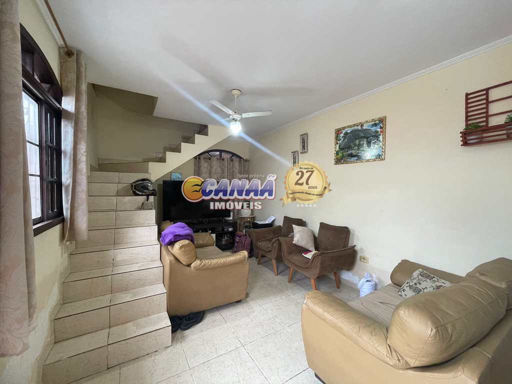 Sobrado em Mongaguá, no bairro Balneário Itaguai