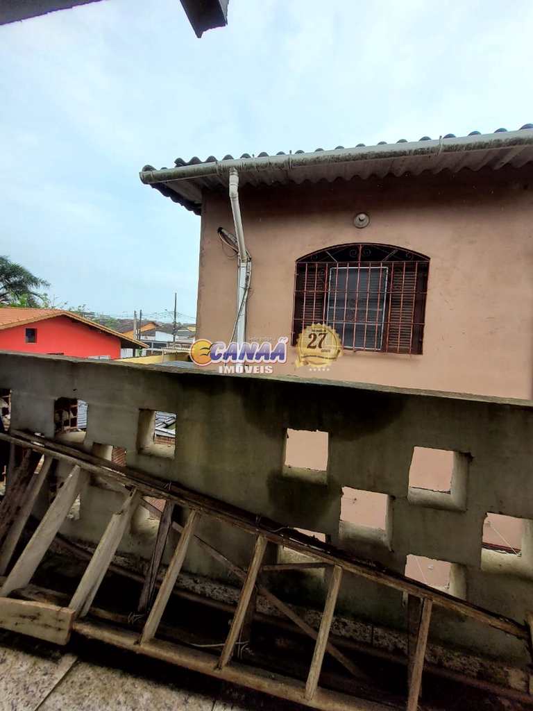 Sobrado em Mongaguá, no bairro Balneário Itaguai