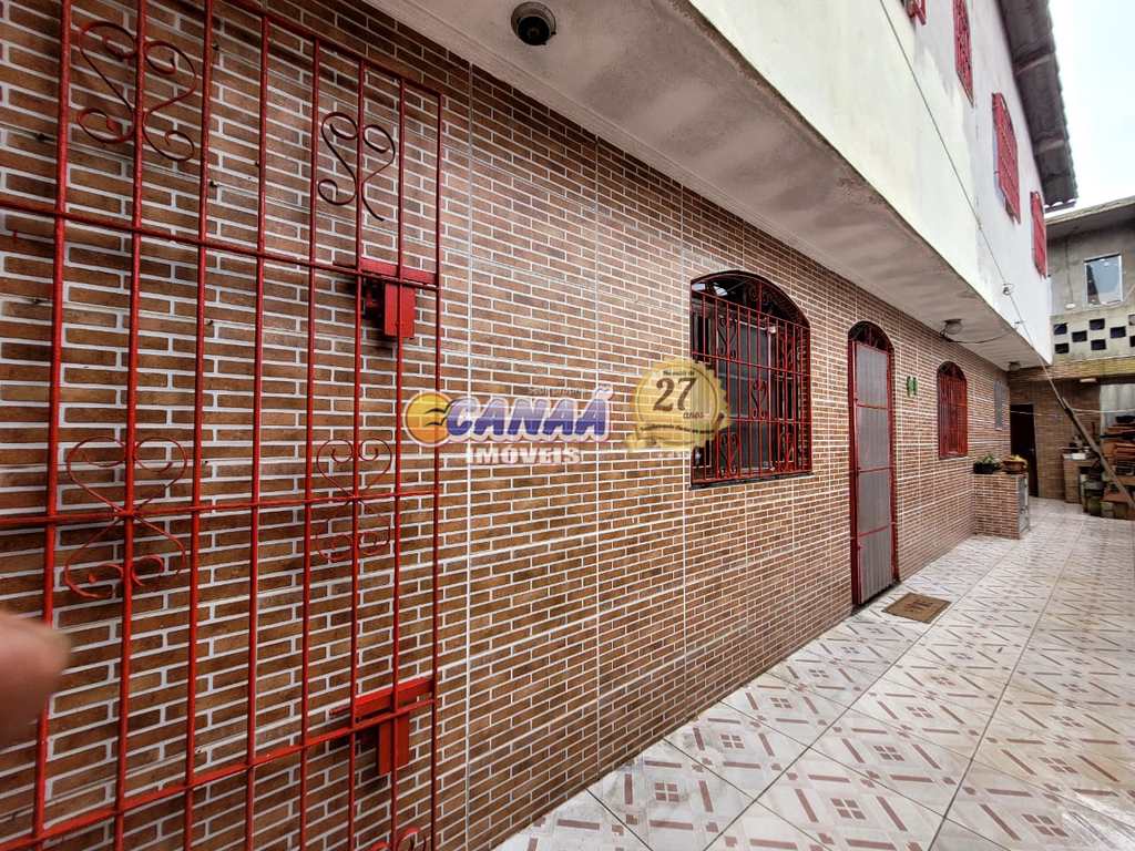 Sobrado em Mongaguá, no bairro Balneário Itaguai