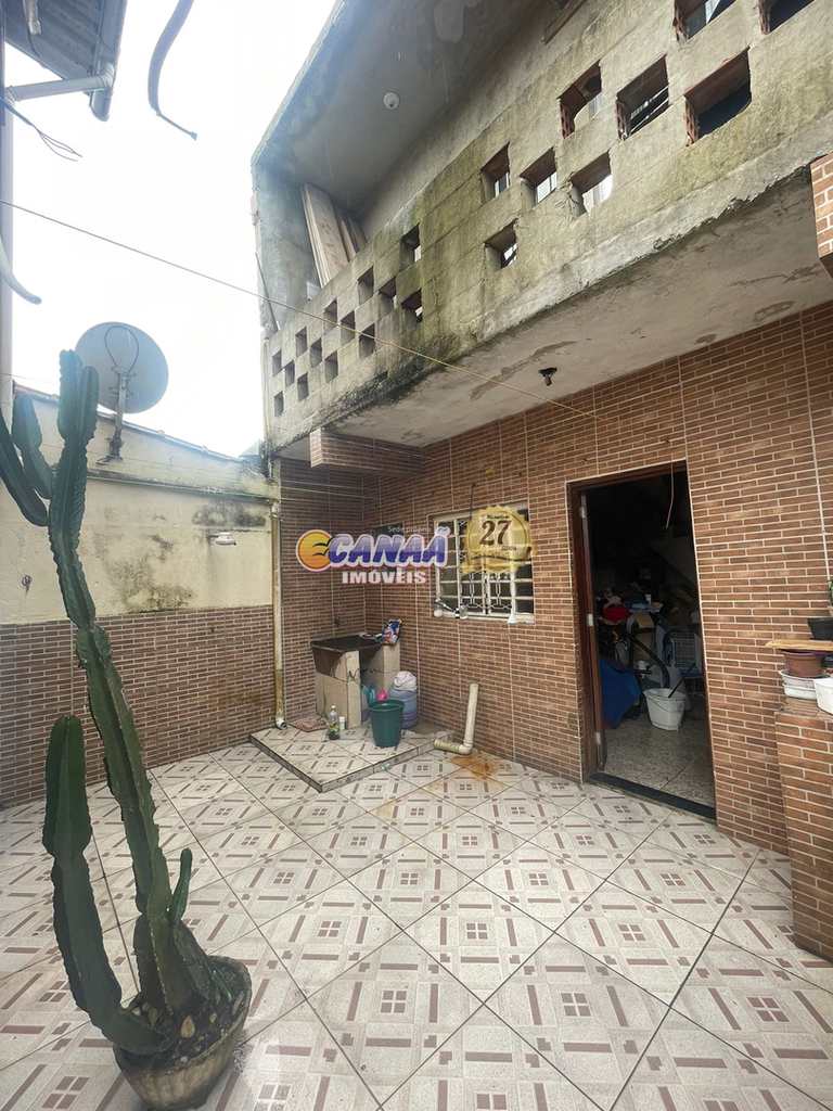 Sobrado em Mongaguá, no bairro Balneário Itaguai