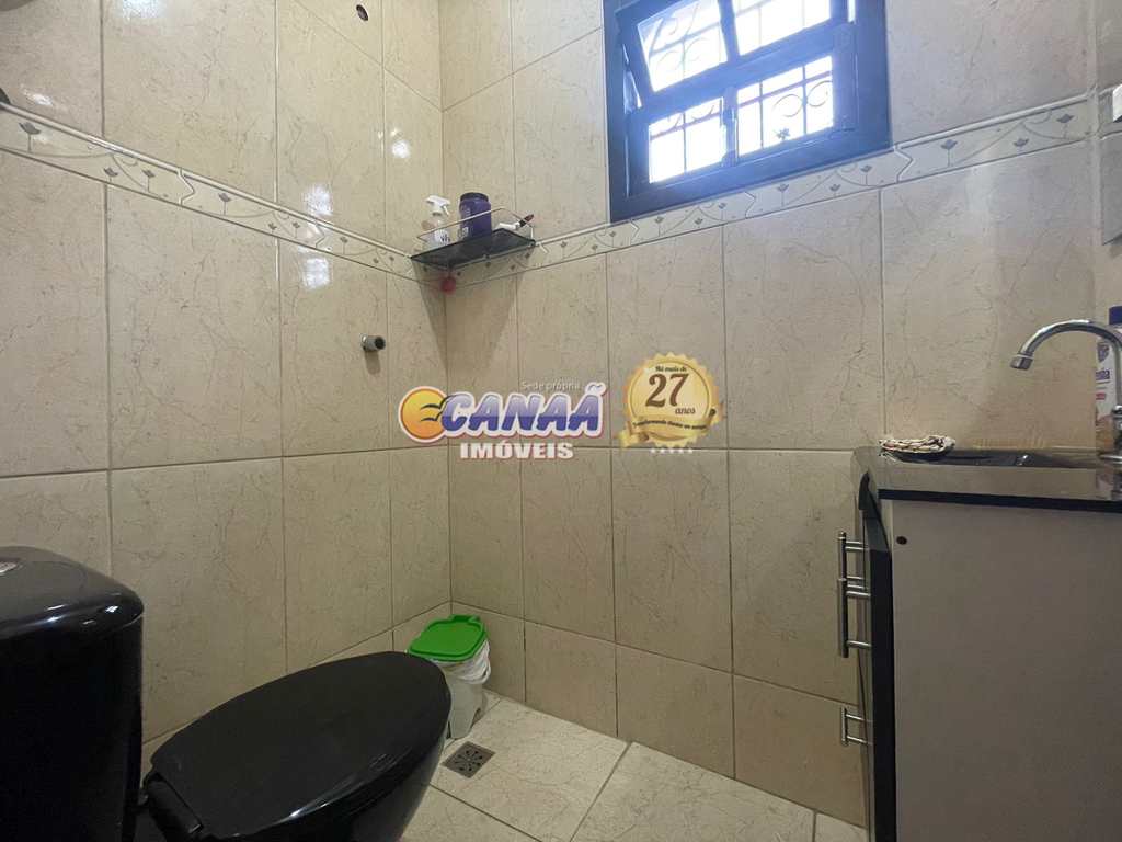 Sobrado em Mongaguá, no bairro Balneário Itaguai