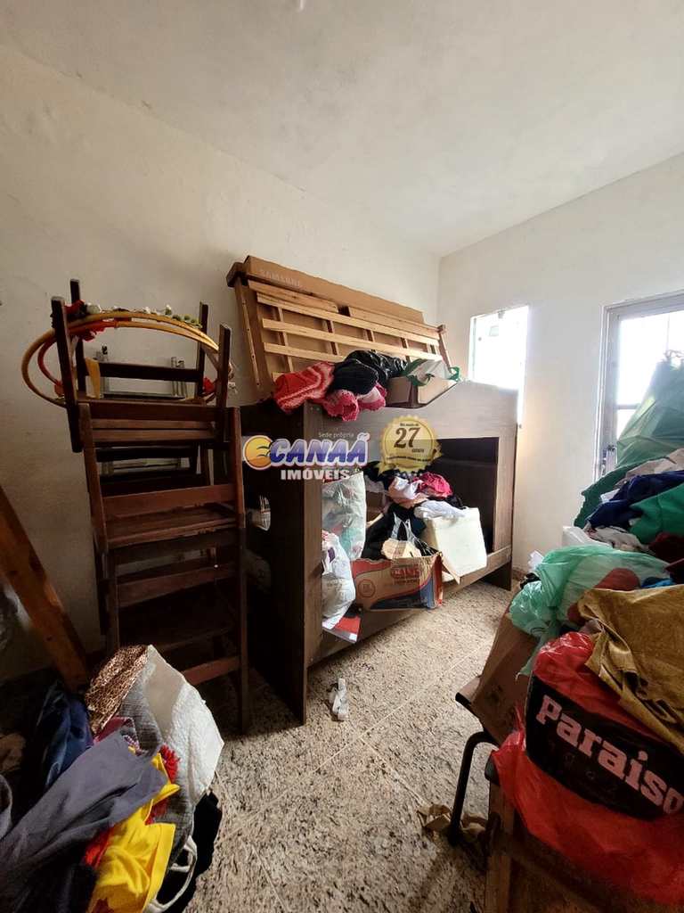 Sobrado em Mongaguá, no bairro Balneário Itaguai