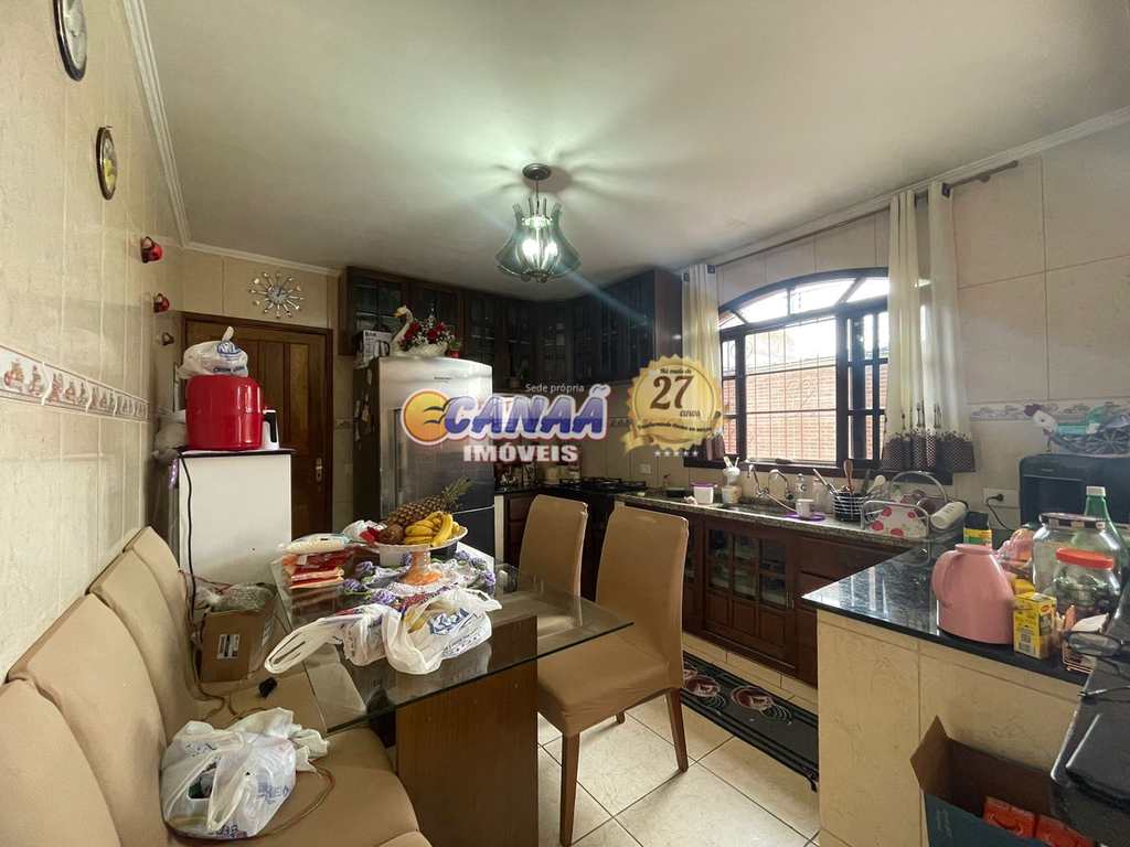 Sobrado em Mongaguá, no bairro Balneário Itaguai