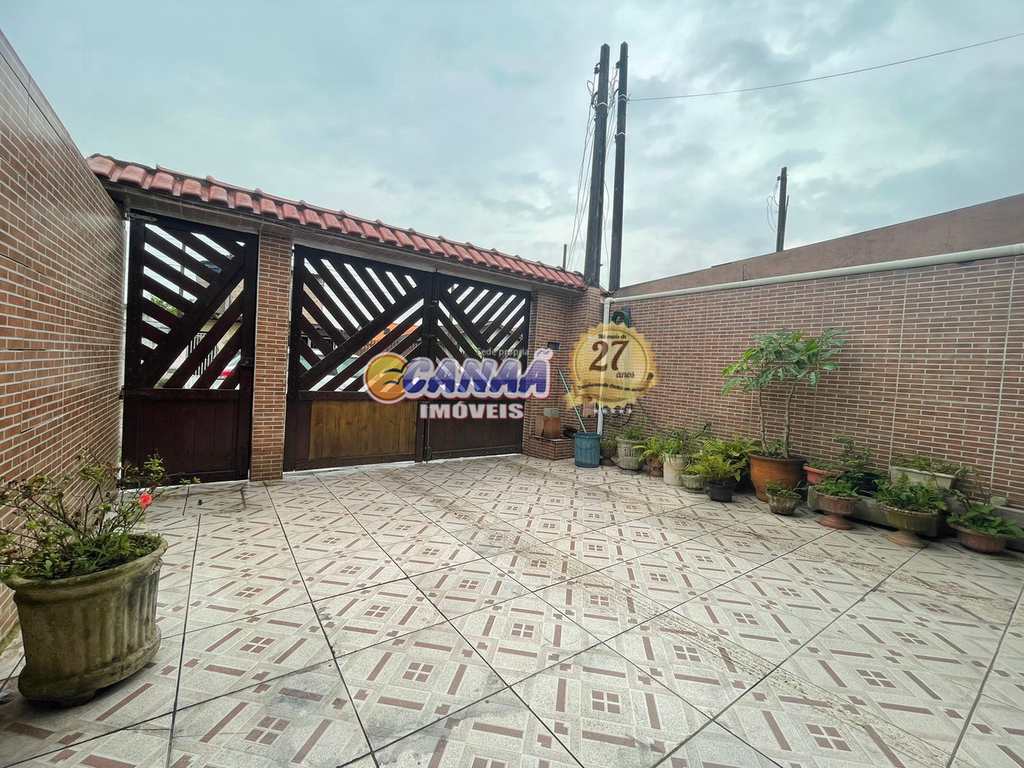 Sobrado em Mongaguá, no bairro Balneário Itaguai