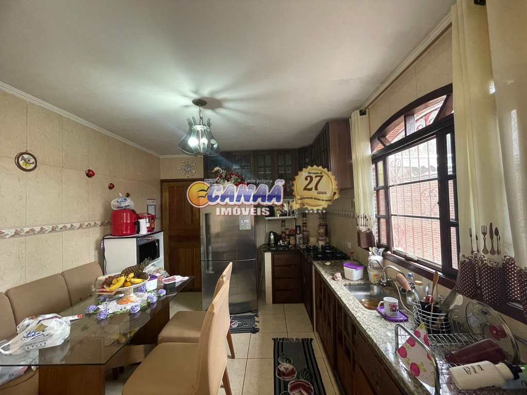 Sobrado em Mongaguá, no bairro Balneário Itaguai
