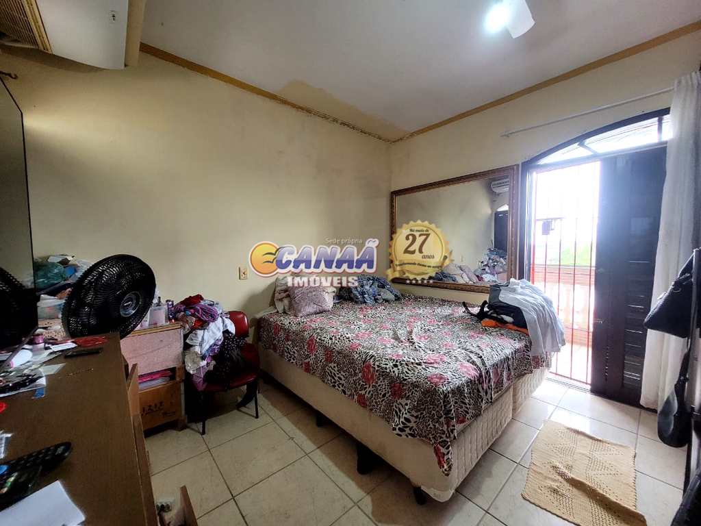 Sobrado em Mongaguá, no bairro Balneário Itaguai
