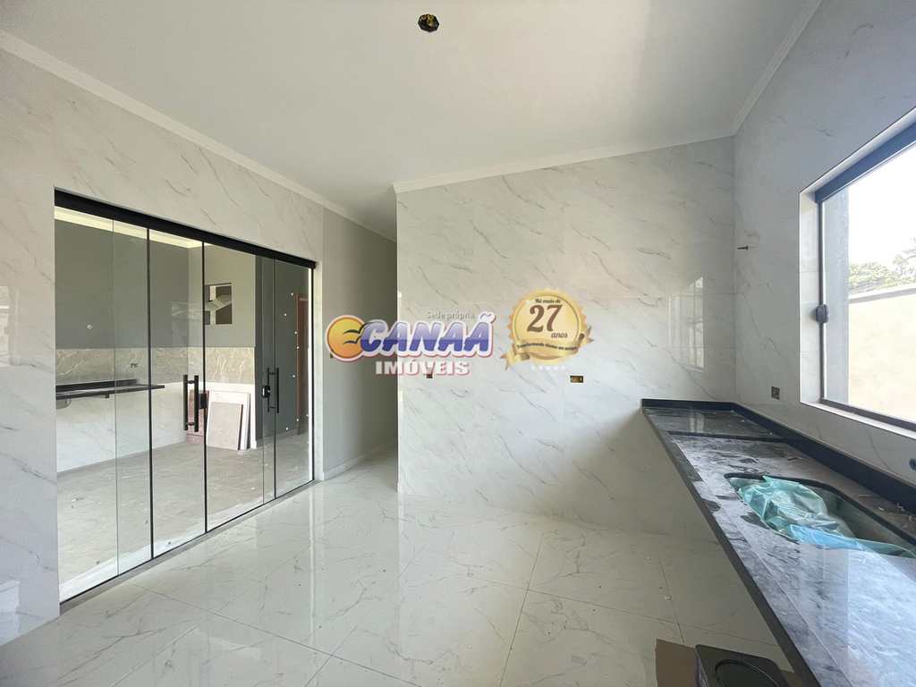Casa em Mongaguá, no bairro Santa Eugênia