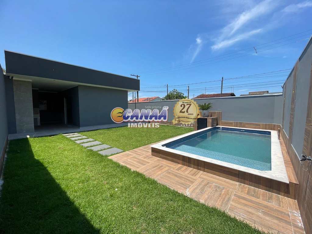 Casa em Mongaguá, no bairro Santa Eugênia
