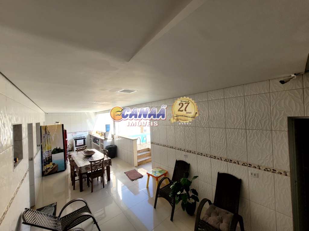 Casa em Itanhaém, no bairro Vila Loty I