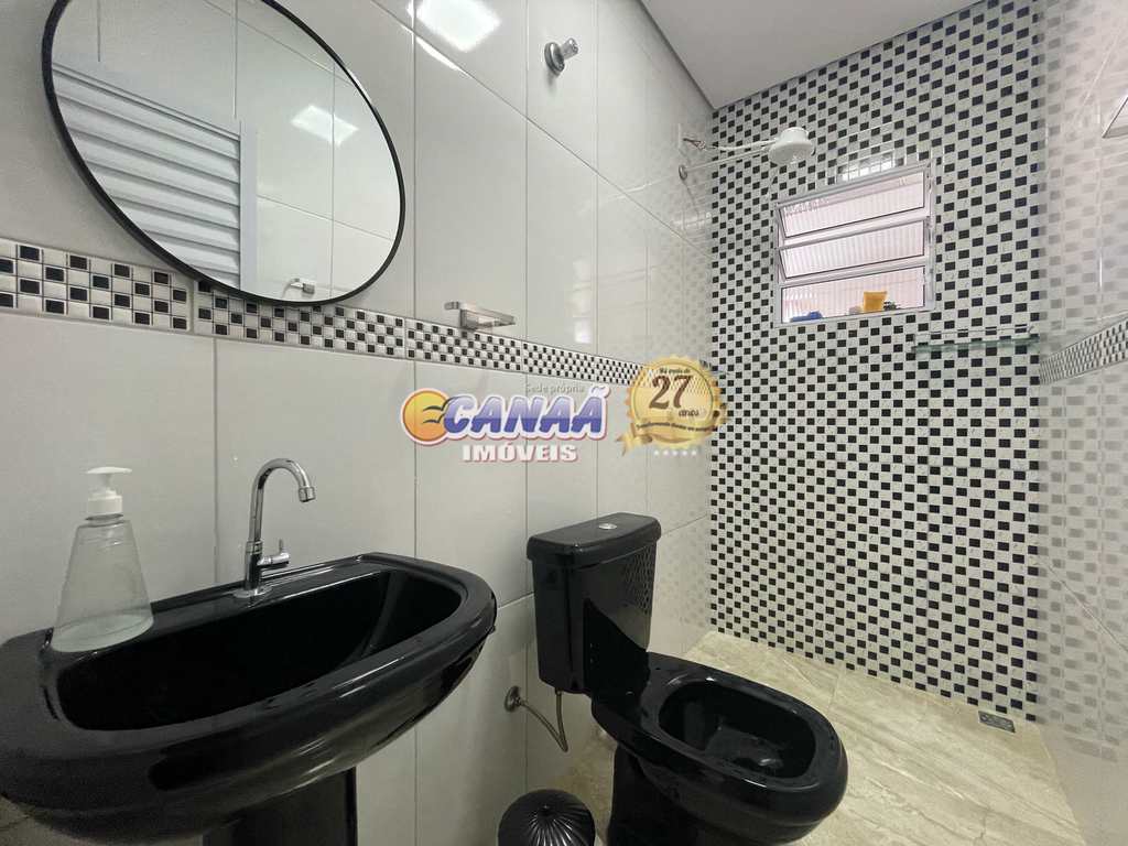 Casa em Itanhaém, no bairro Vila Loty I