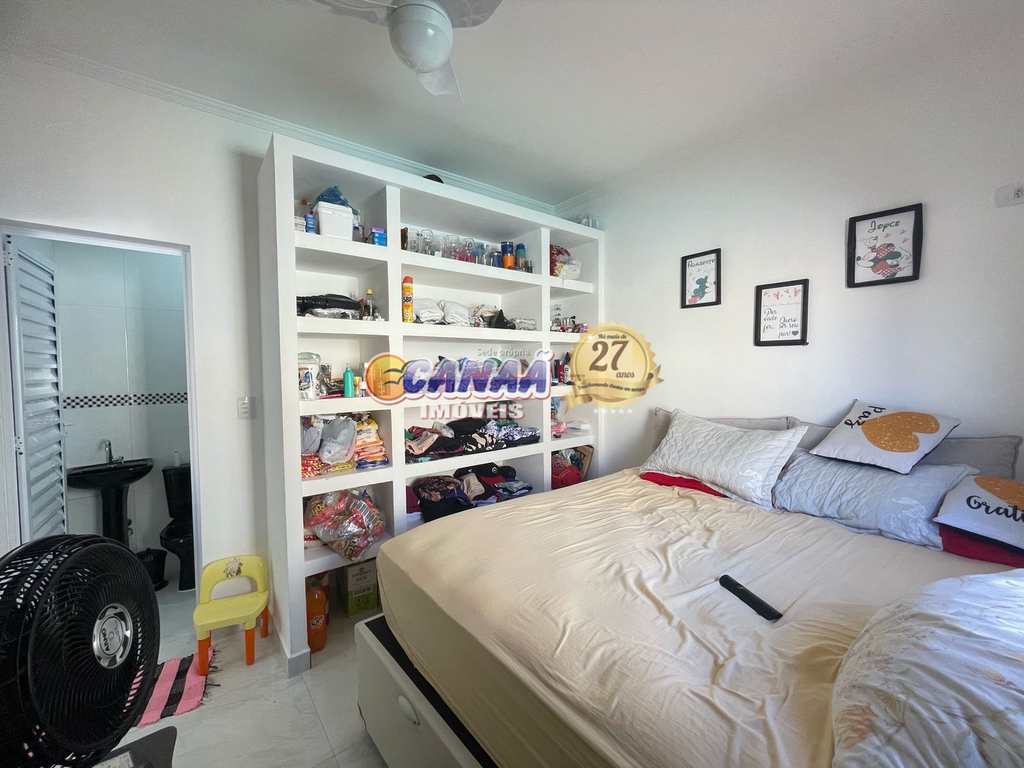 Casa em Itanhaém, no bairro Vila Loty I