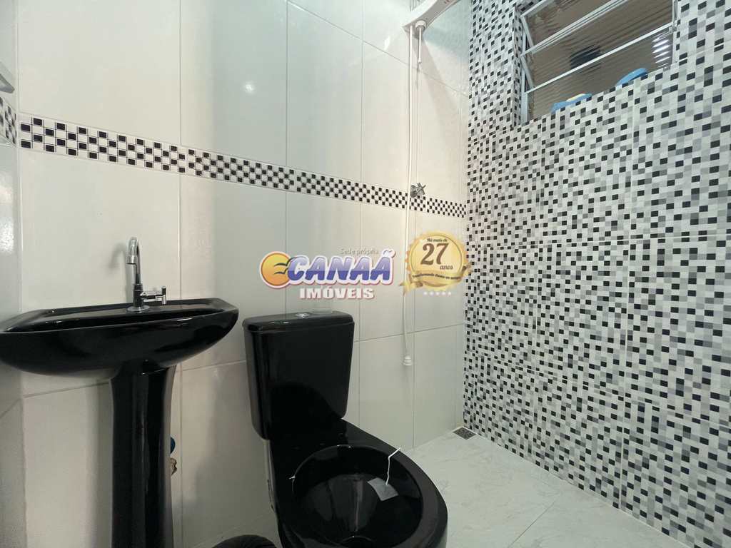 Casa em Itanhaém, no bairro Vila Loty I