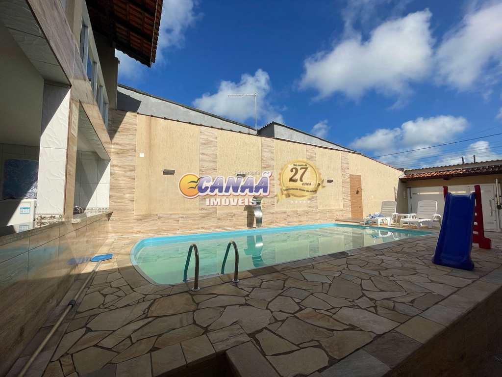 Casa em Itanhaém, no bairro Vila Loty I