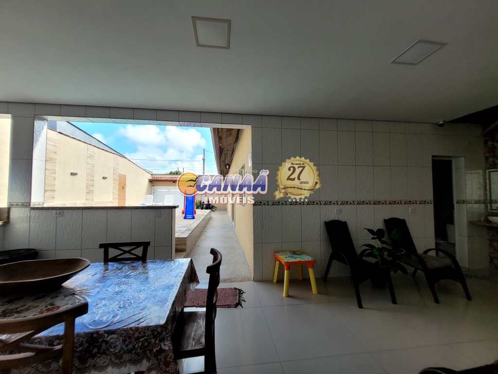 Casa em Itanhaém, no bairro Vila Loty I