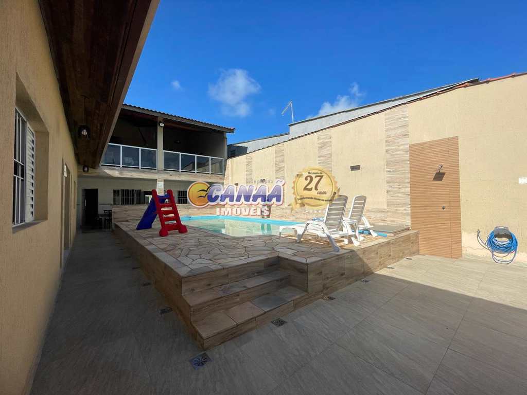 Casa em Itanhaém, no bairro Vila Loty I
