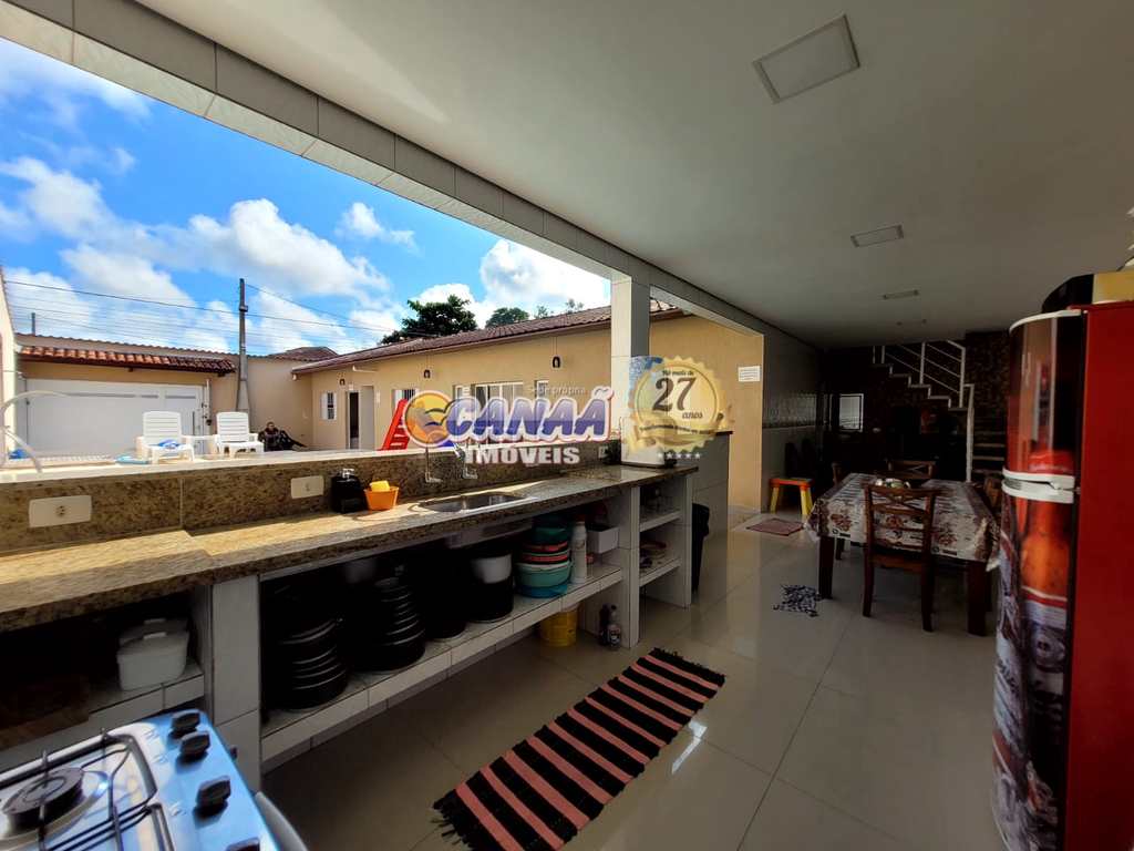 Casa em Itanhaém, no bairro Vila Loty I