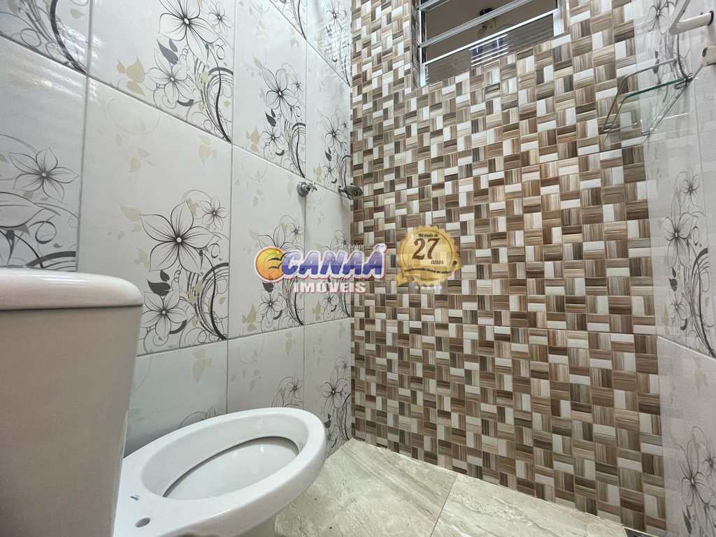 Casa em Itanhaém, no bairro Vila Loty I