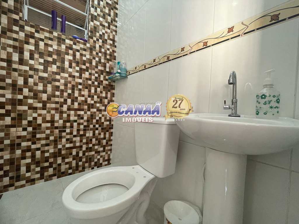 Casa em Itanhaém, no bairro Vila Loty I